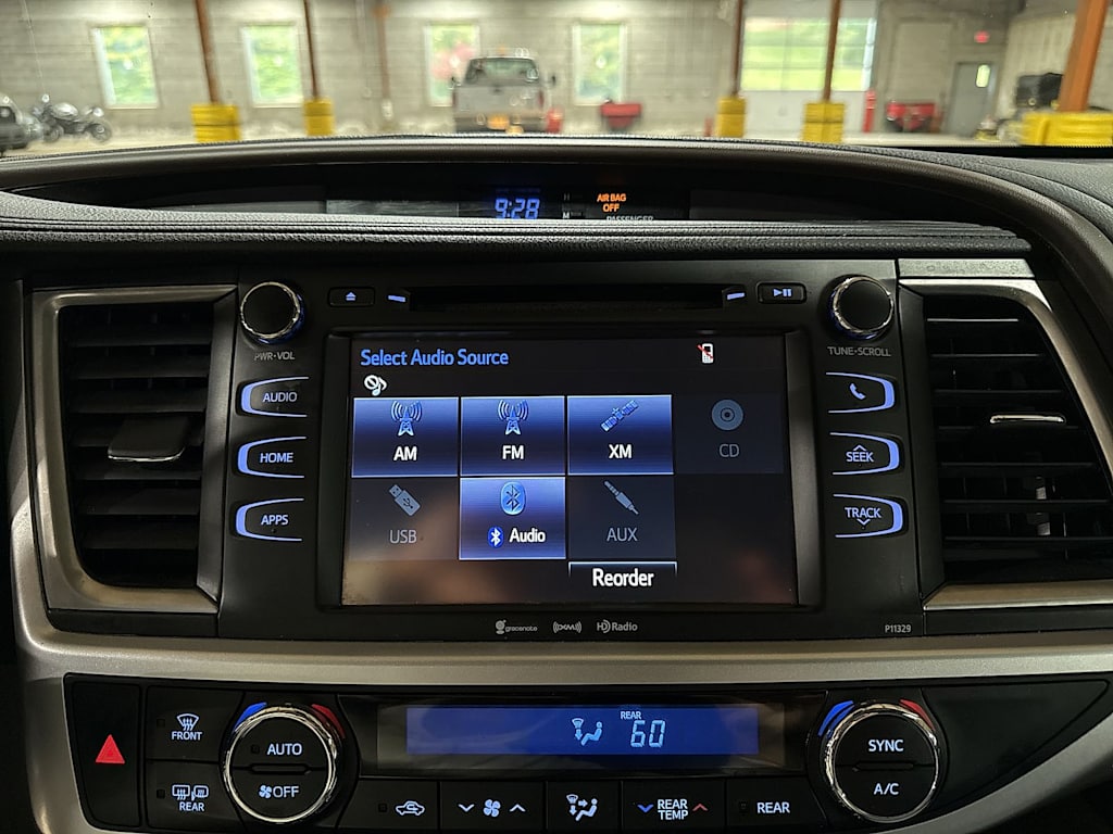 Thumbnail: 2017 Toyota Highlander - 25