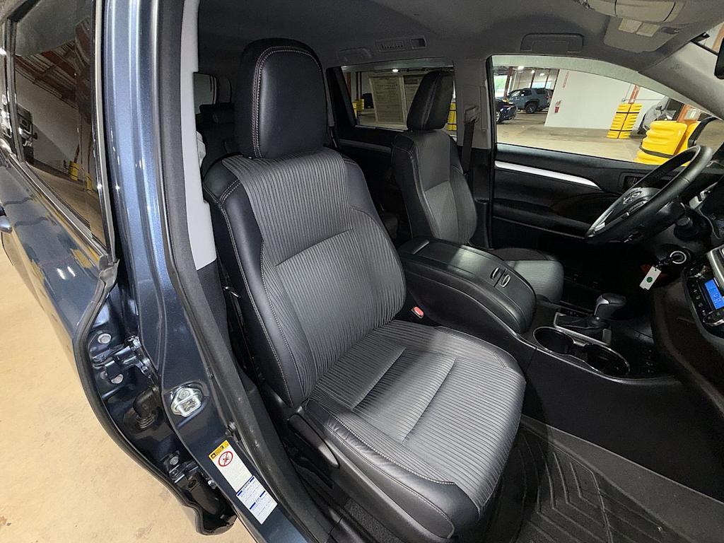 Thumbnail: 2017 Toyota Highlander - 11