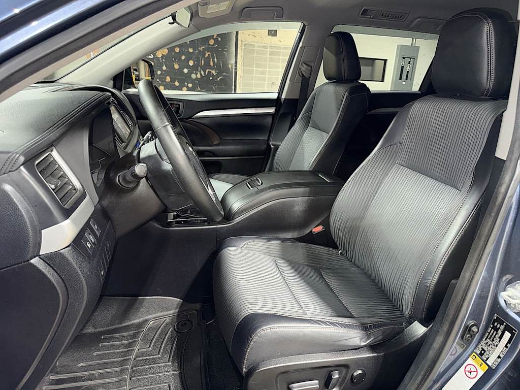 Thumbnail: 2017 Toyota Highlander - 10