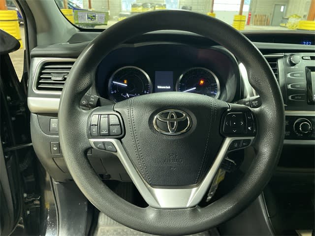 2019 Toyota Highlander LE 2