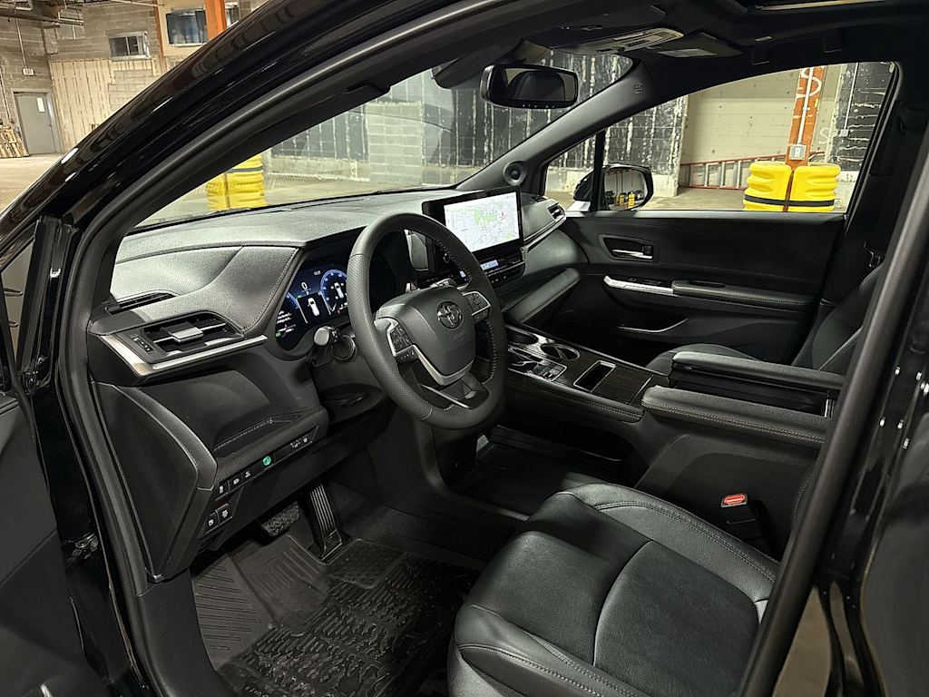 Thumbnail: 2025 Toyota Sienna - 9