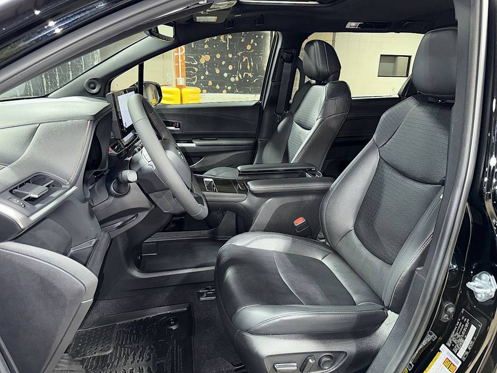 Thumbnail: 2025 Toyota Sienna - 10