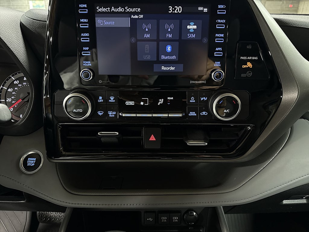 Thumbnail: 2021 Toyota Highlander - 25