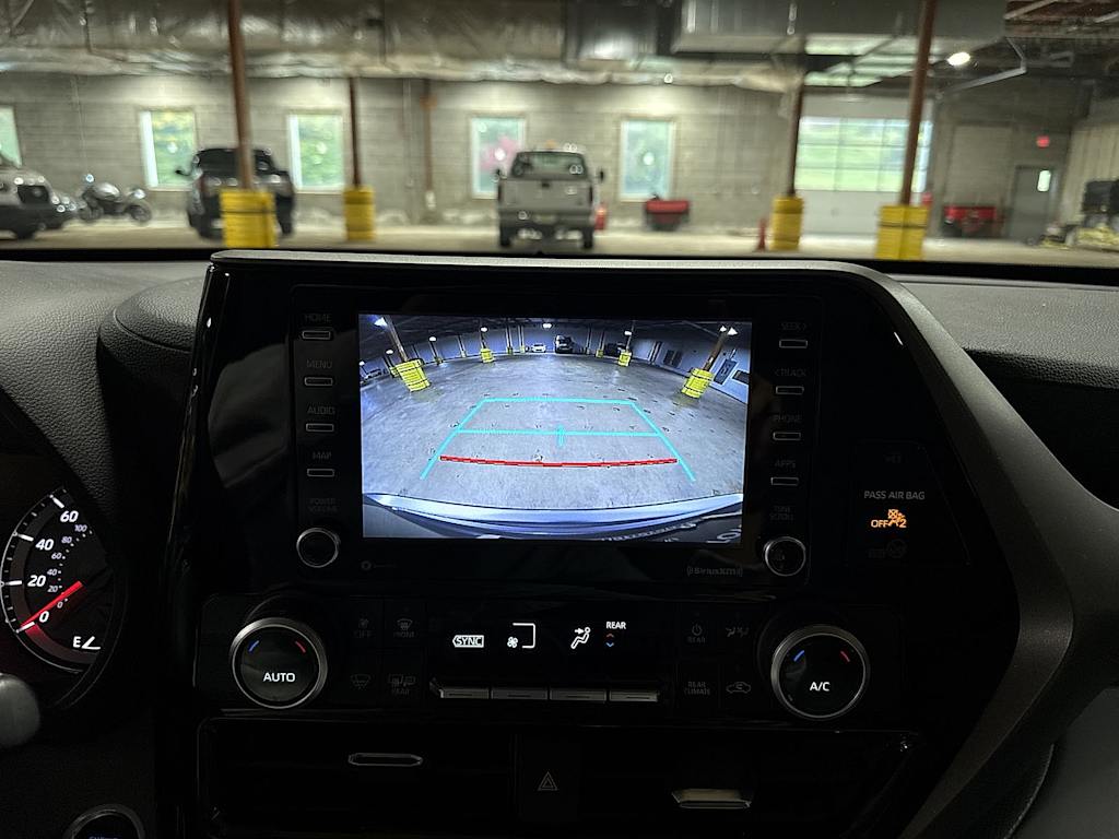 Thumbnail: 2021 Toyota Highlander - 28