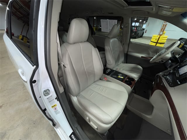 2013 Toyota Sienna XLE 8