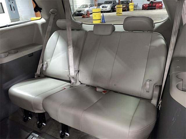 2013 Toyota Sienna XLE 20