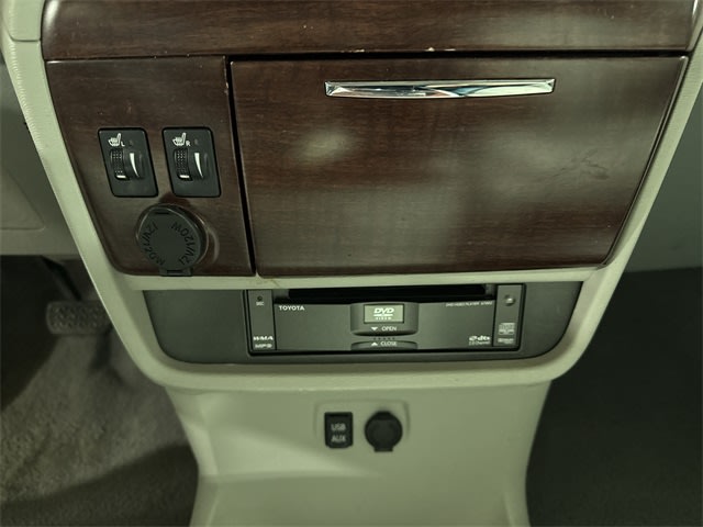 2011 Toyota Sienna XLE 32