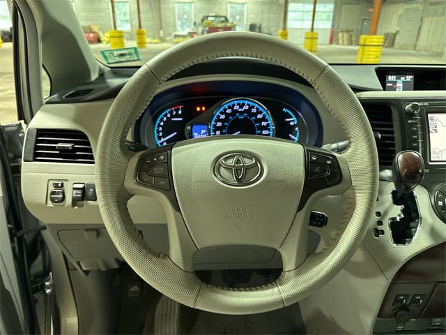 2011 Toyota Sienna XLE 2