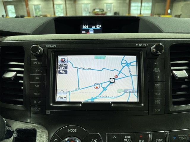 2011 Toyota Sienna XLE 12