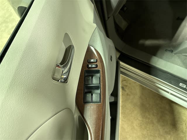 2011 Toyota Sienna XLE 15