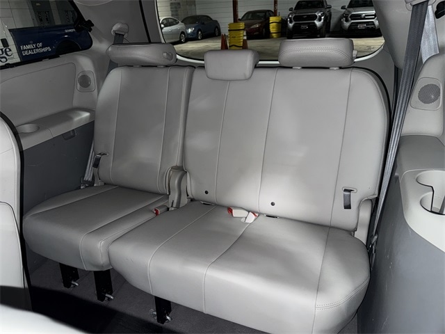 2011 Toyota Sienna XLE 23