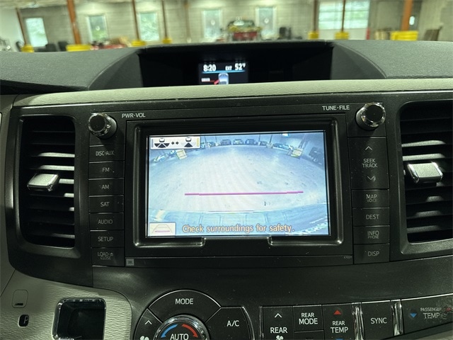 2011 Toyota Sienna XLE 27