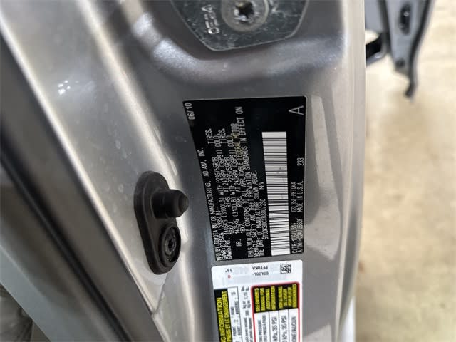 2011 Toyota Sienna XLE 22