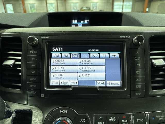 2011 Toyota Sienna XLE 24