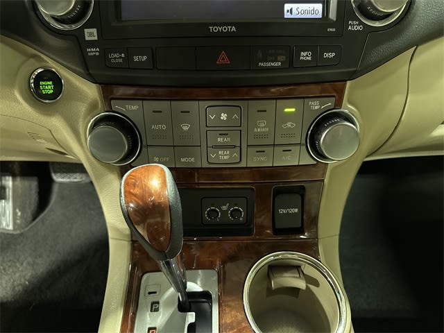 2012 Toyota Highlander Limited 11