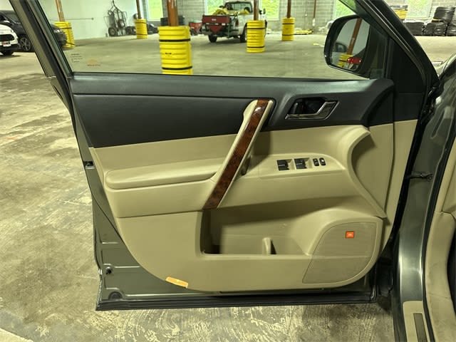 2012 Toyota Highlander Limited 27