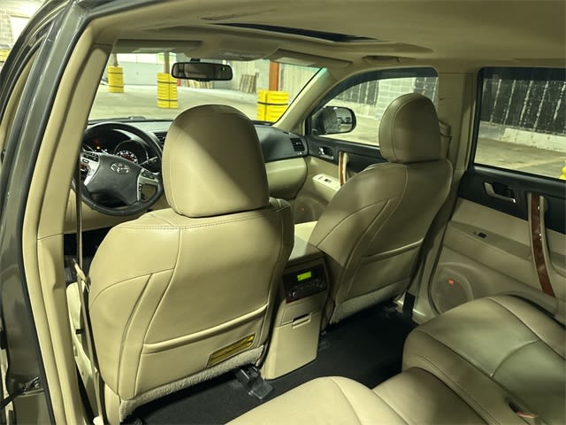 2012 Toyota Highlander Limited 26