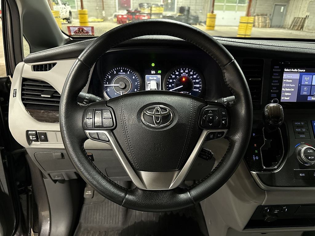 Thumbnail: 2020 Toyota Sienna - 2