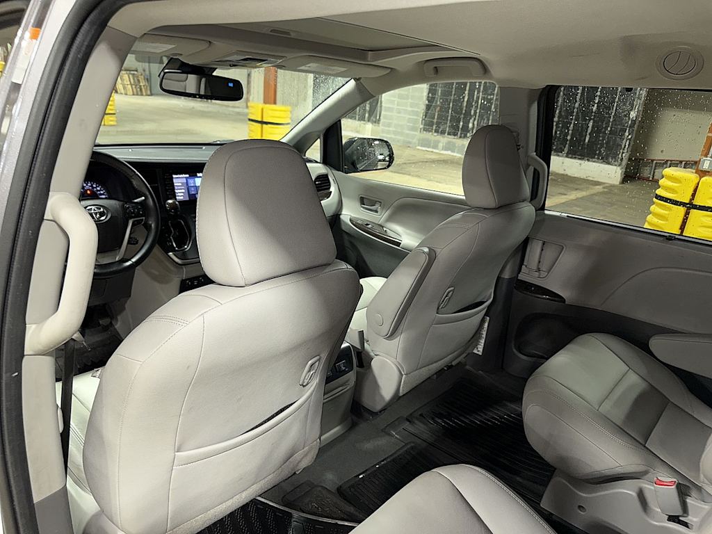 Thumbnail: 2020 Toyota Sienna - 29