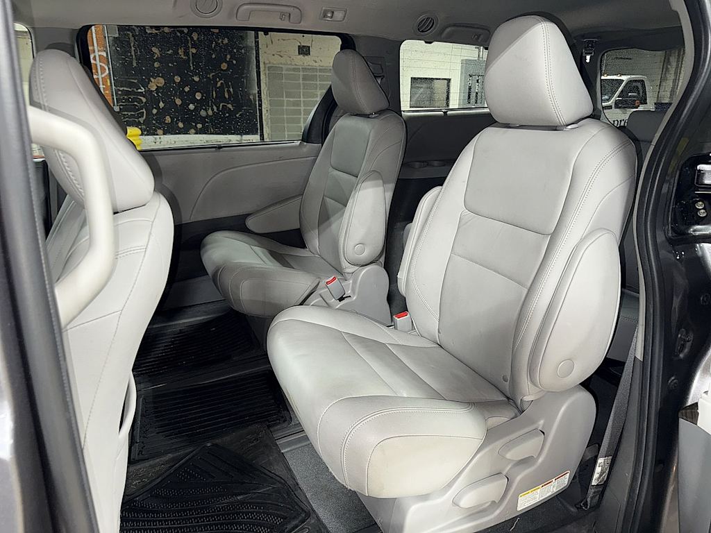 Thumbnail: 2020 Toyota Sienna - 12