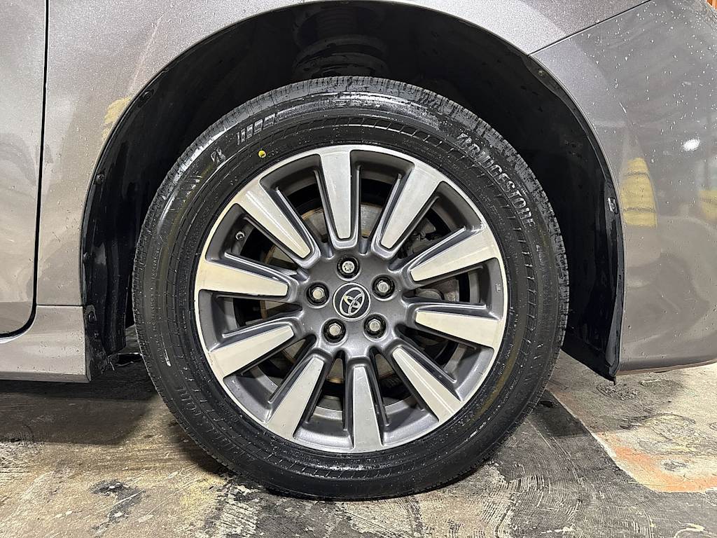 Thumbnail: 2020 Toyota Sienna - 8