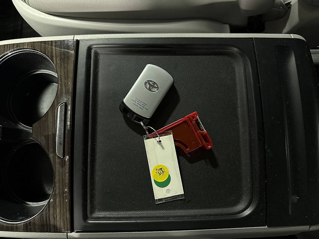 Thumbnail: 2020 Toyota Sienna - 33