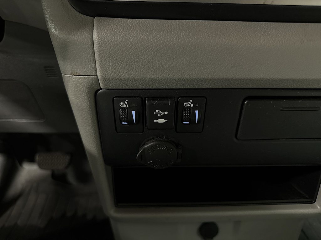 Thumbnail: 2020 Toyota Sienna - 32