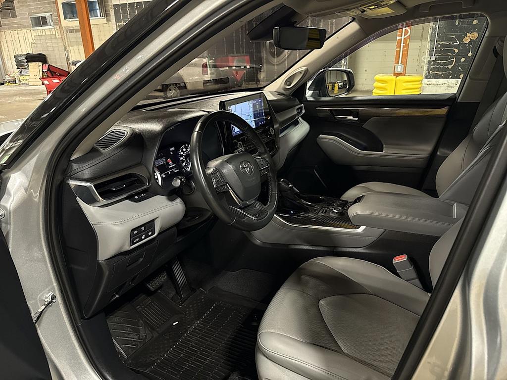 Thumbnail: 2021 Toyota Highlander - 9