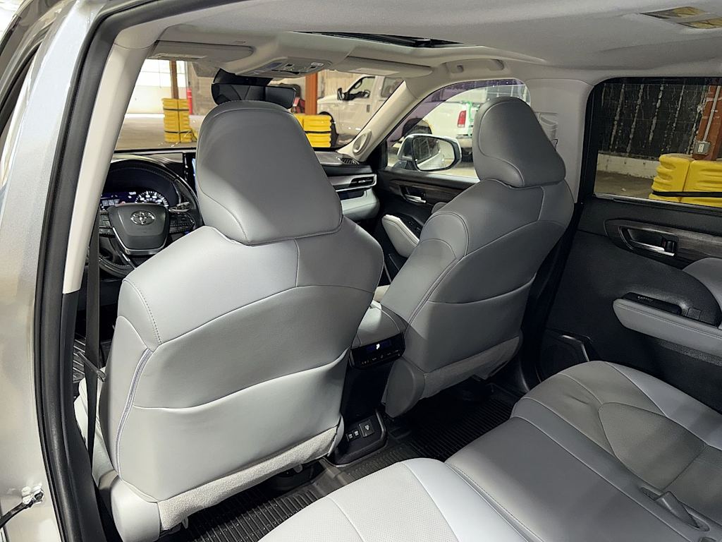 Thumbnail: 2021 Toyota Highlander - 33