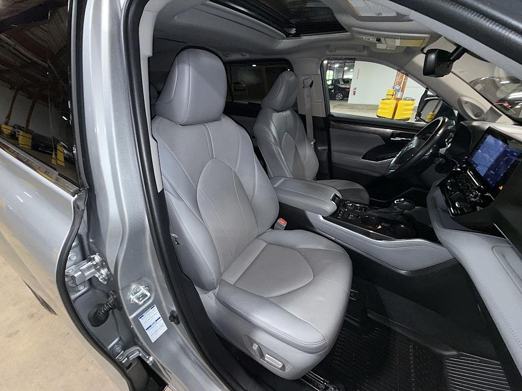 Thumbnail: 2021 Toyota Highlander - 11
