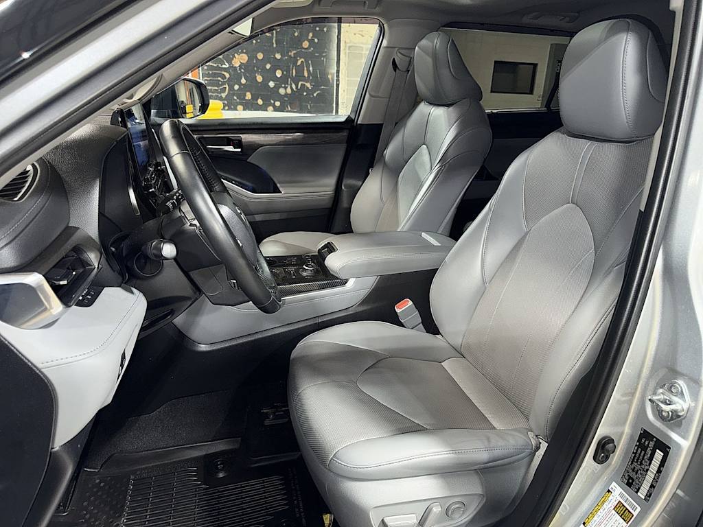 Thumbnail: 2021 Toyota Highlander - 10