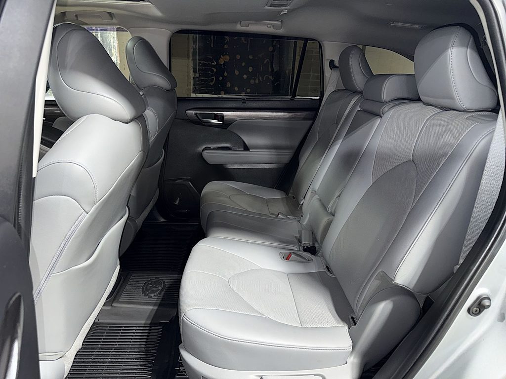 Thumbnail: 2021 Toyota Highlander - 12