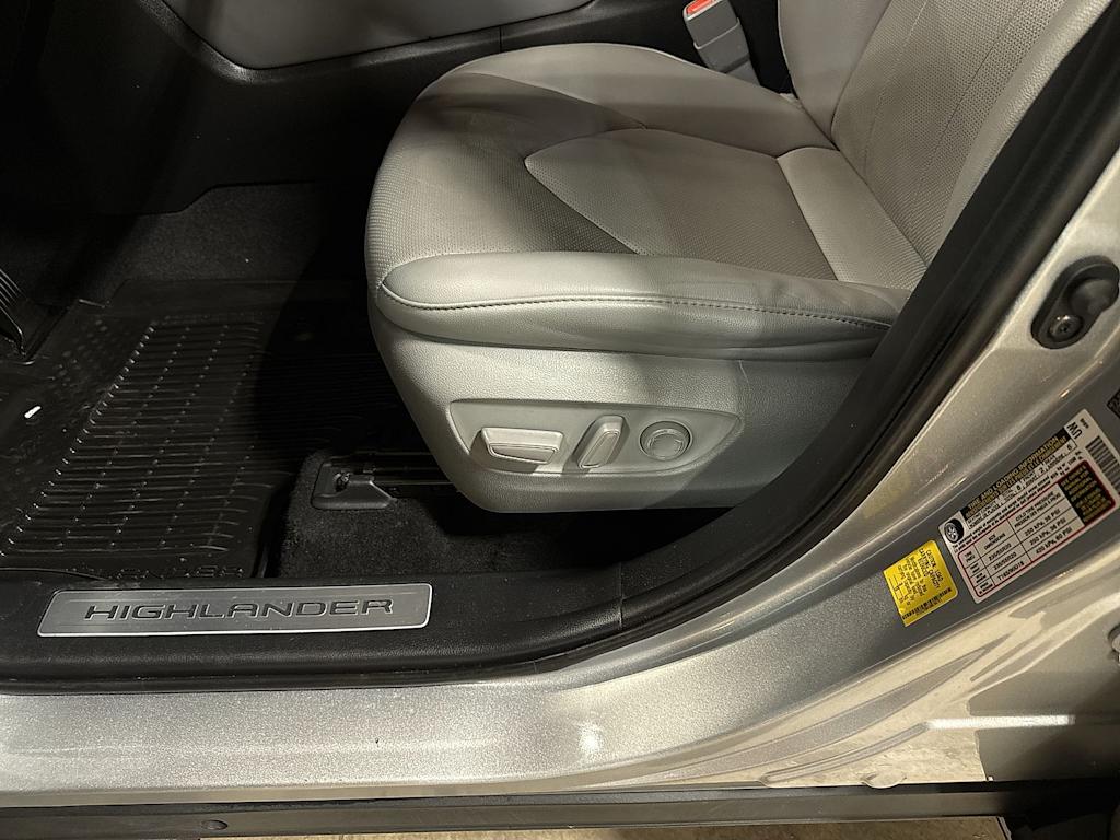 Thumbnail: 2021 Toyota Highlander - 28
