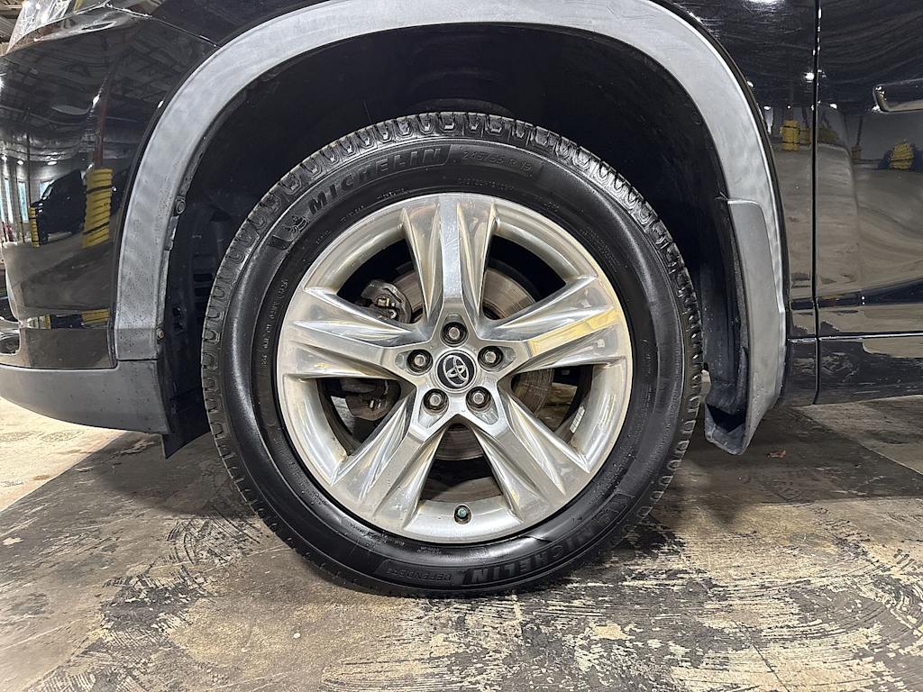 Thumbnail: 2019 Toyota Highlander - 6