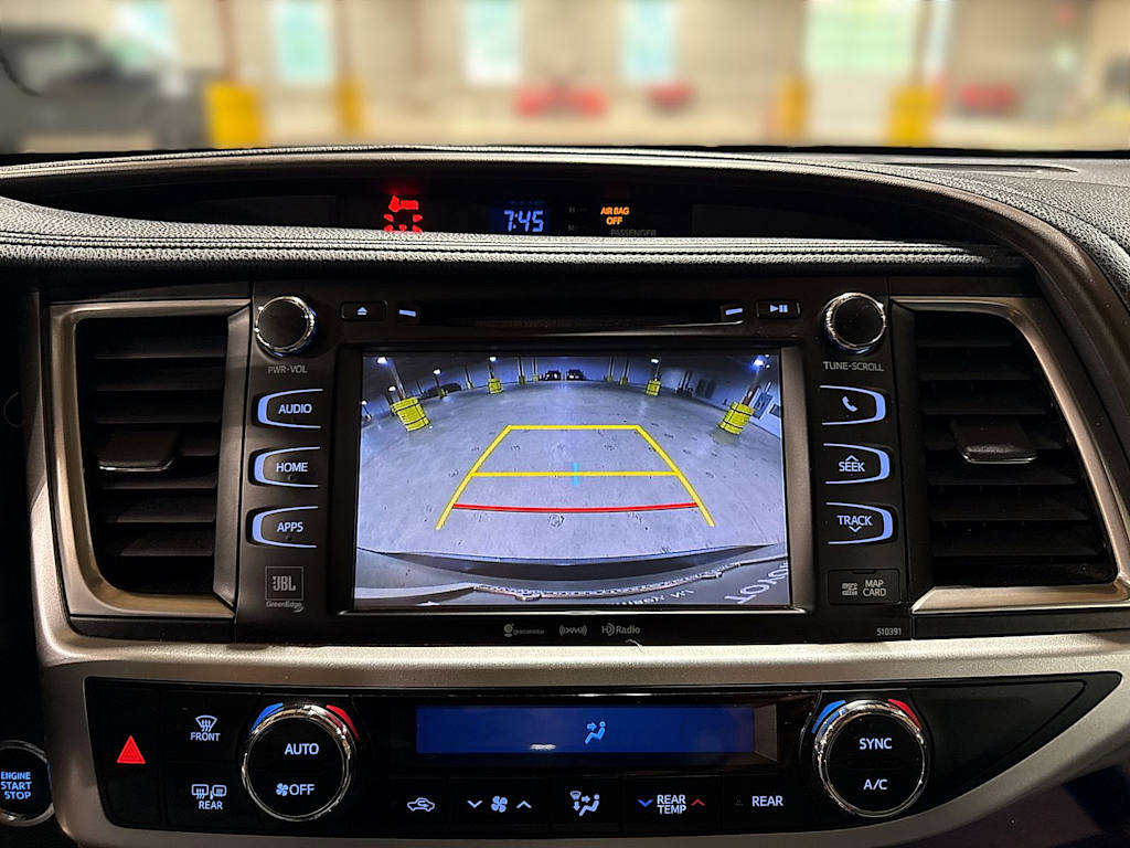 Thumbnail: 2019 Toyota Highlander - 31