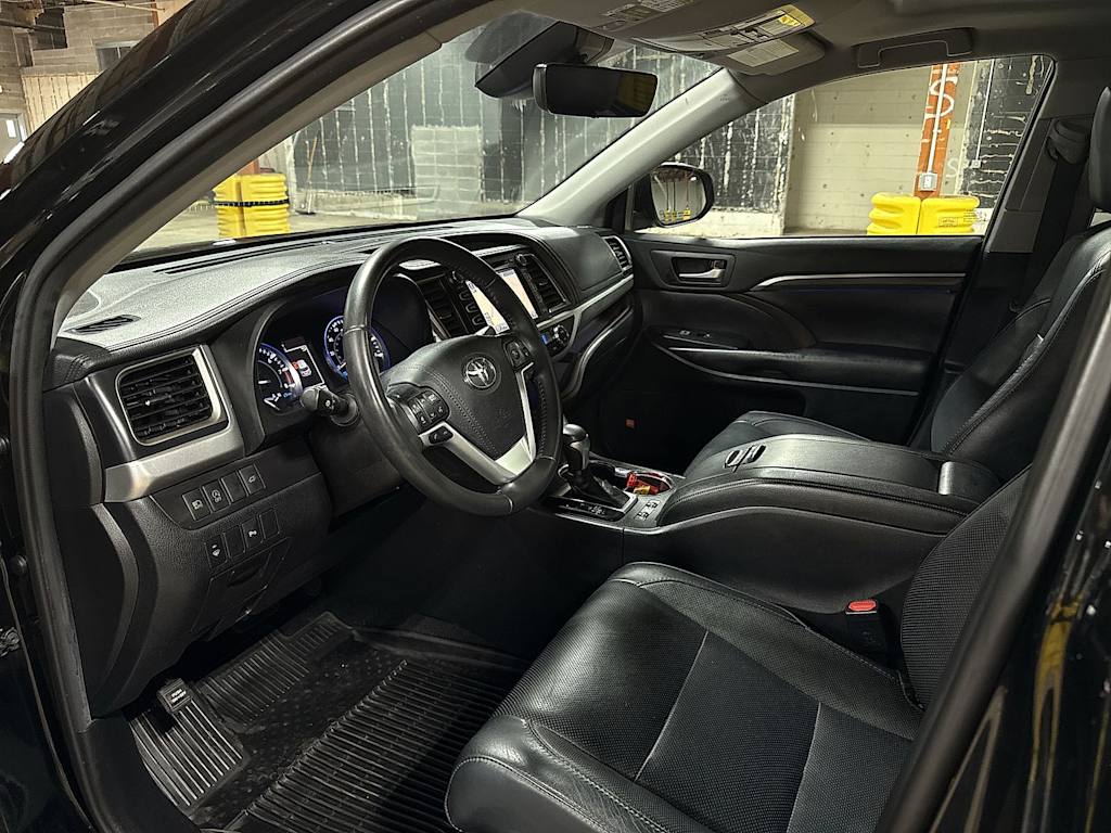 Thumbnail: 2019 Toyota Highlander - 8