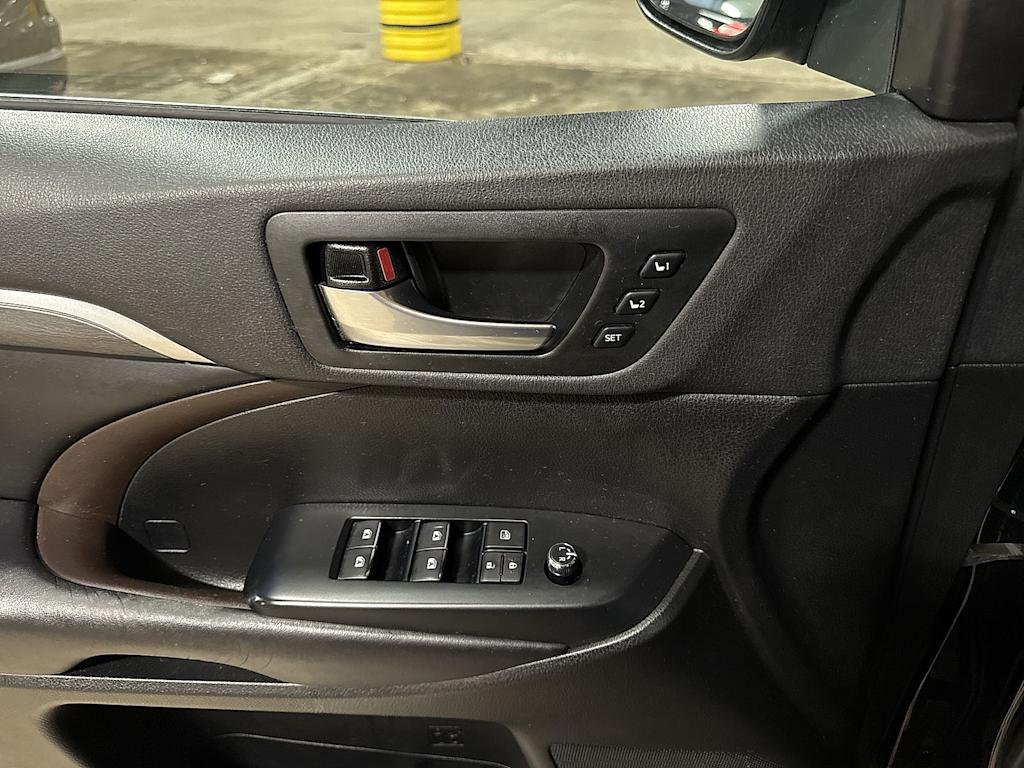Thumbnail: 2019 Toyota Highlander - 28