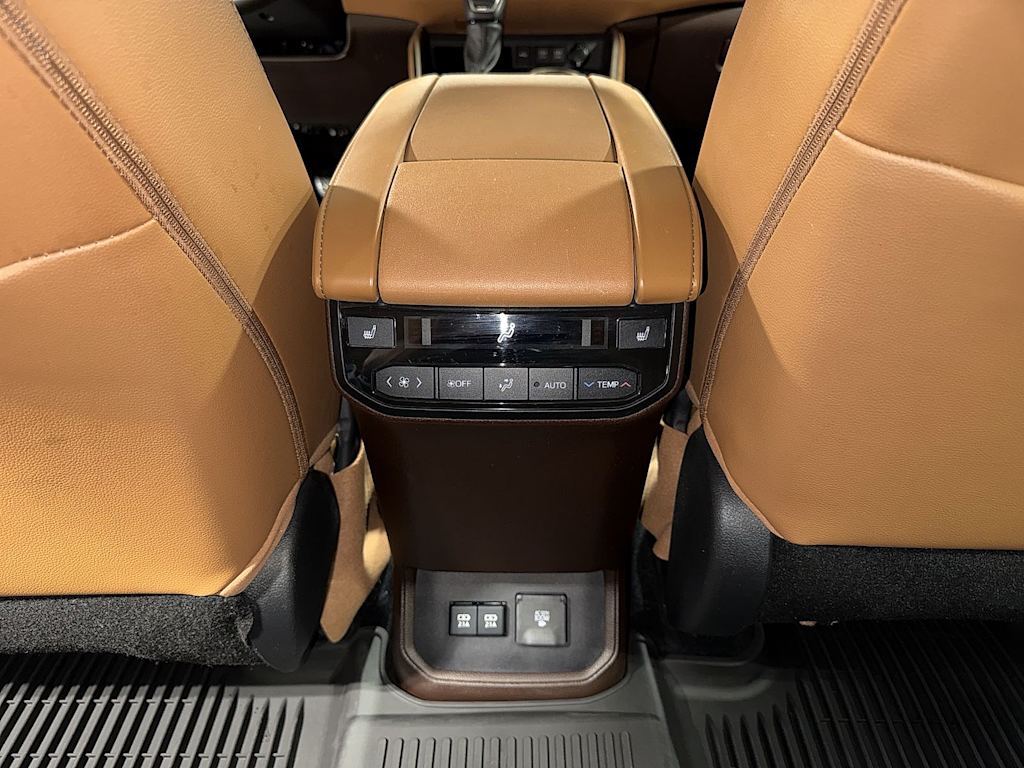 Thumbnail: 2021 Toyota Highlander - 33