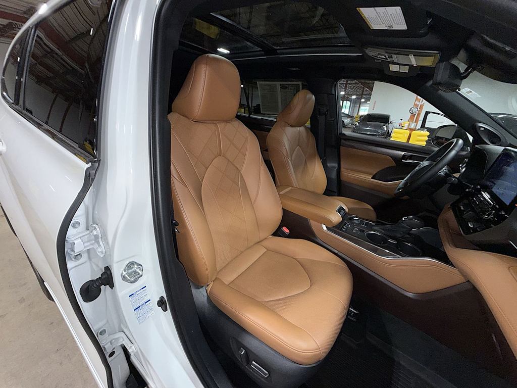 Thumbnail: 2021 Toyota Highlander - 10