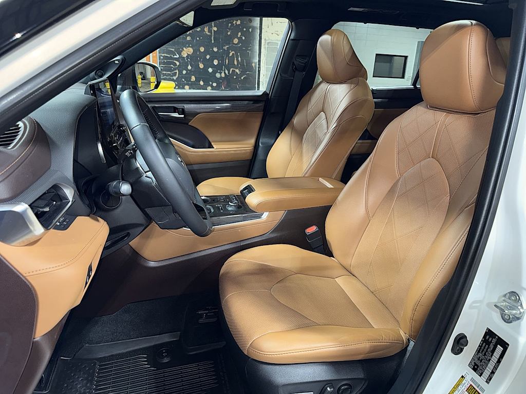 Thumbnail: 2021 Toyota Highlander - 9