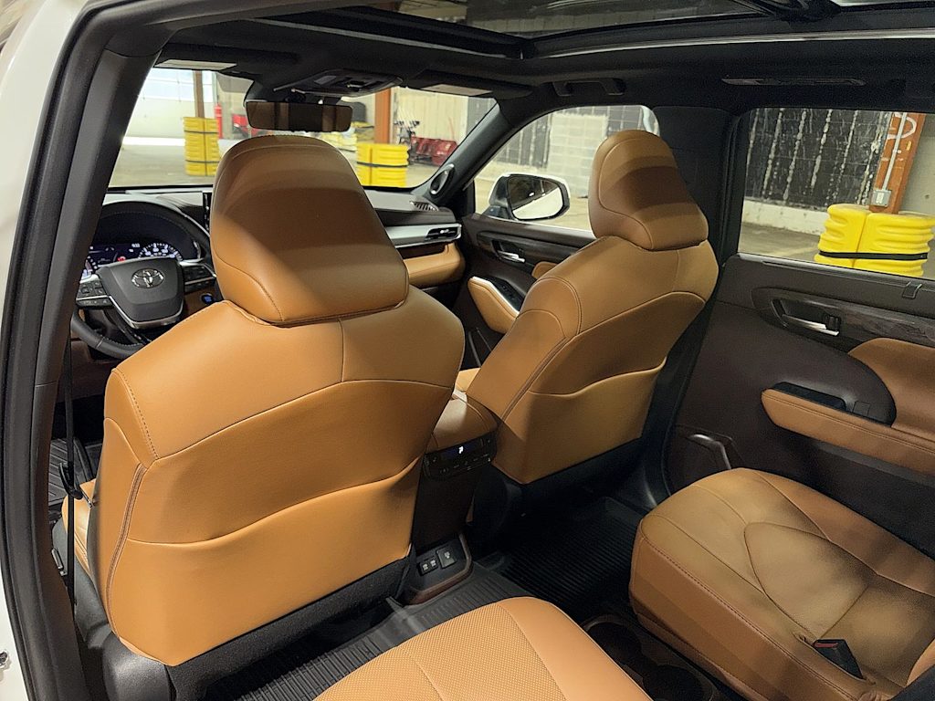 Thumbnail: 2021 Toyota Highlander - 32