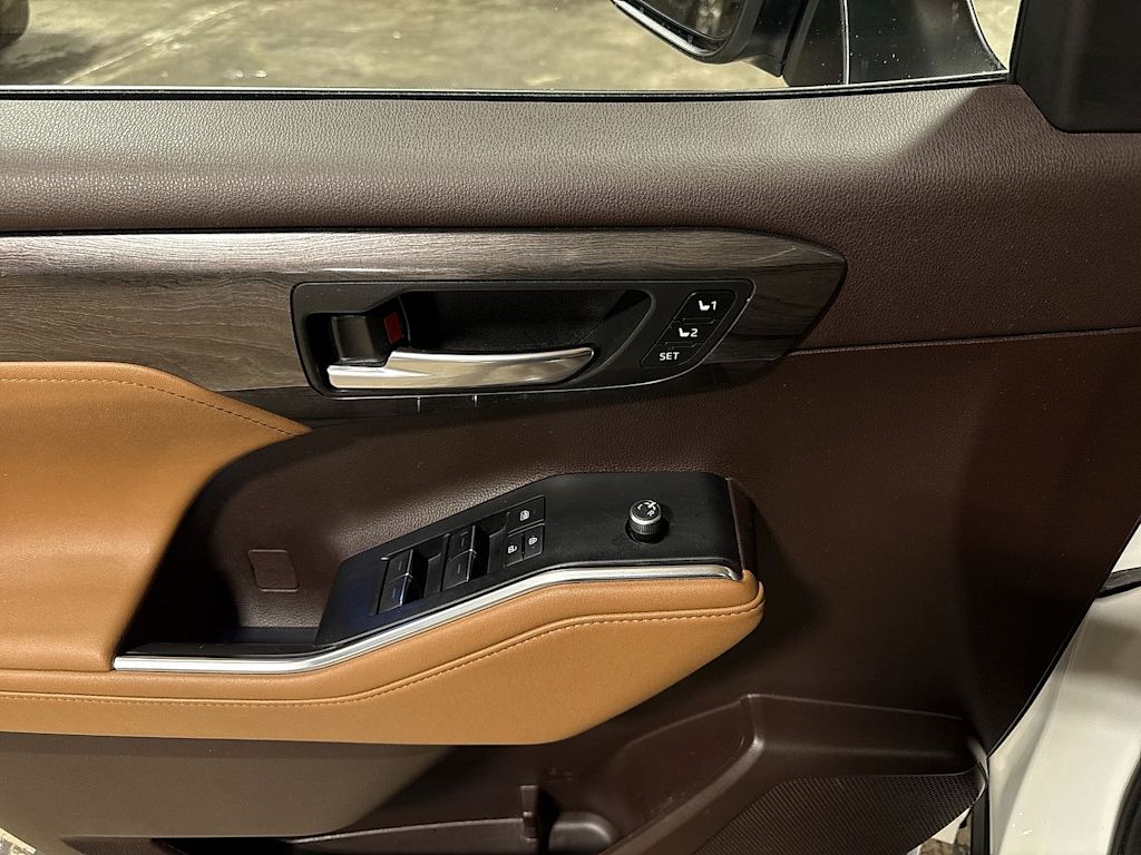 Thumbnail: 2021 Toyota Highlander - 27