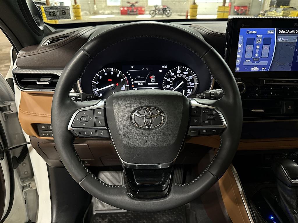 Thumbnail: 2021 Toyota Highlander - 2