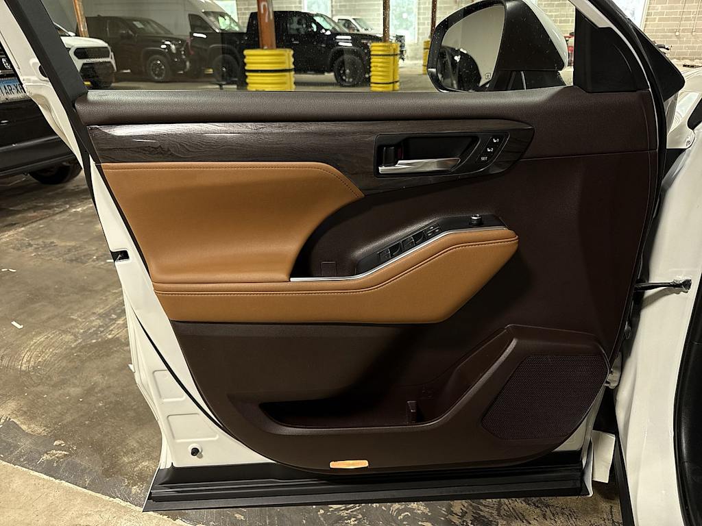 Thumbnail: 2021 Toyota Highlander - 34