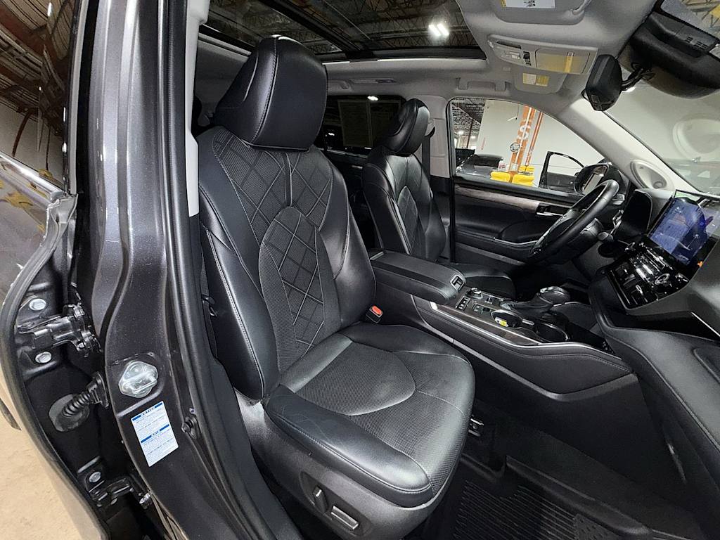 Thumbnail: 2021 Toyota Highlander - 10