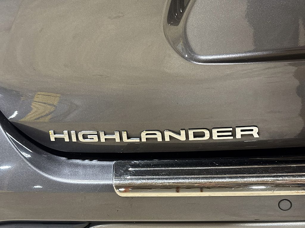 Thumbnail: 2021 Toyota Highlander - 6