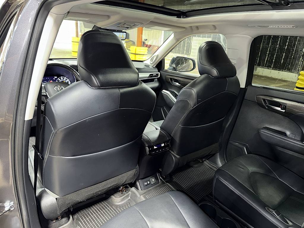 Thumbnail: 2021 Toyota Highlander - 32