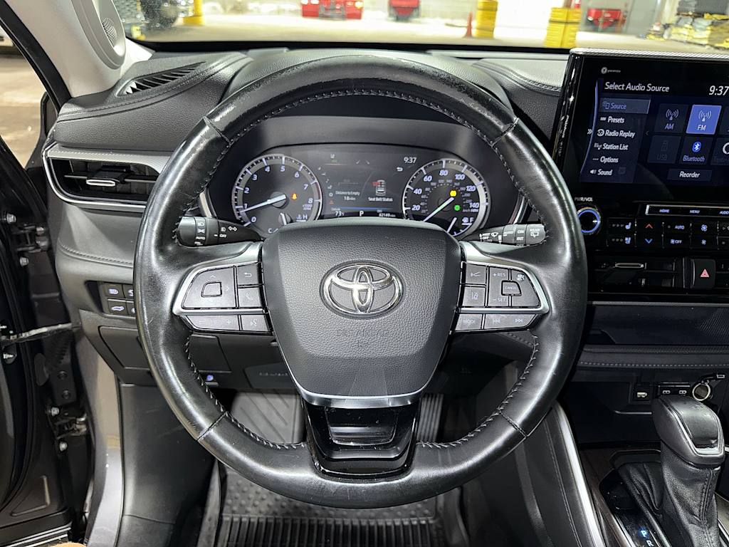 Thumbnail: 2021 Toyota Highlander - 2