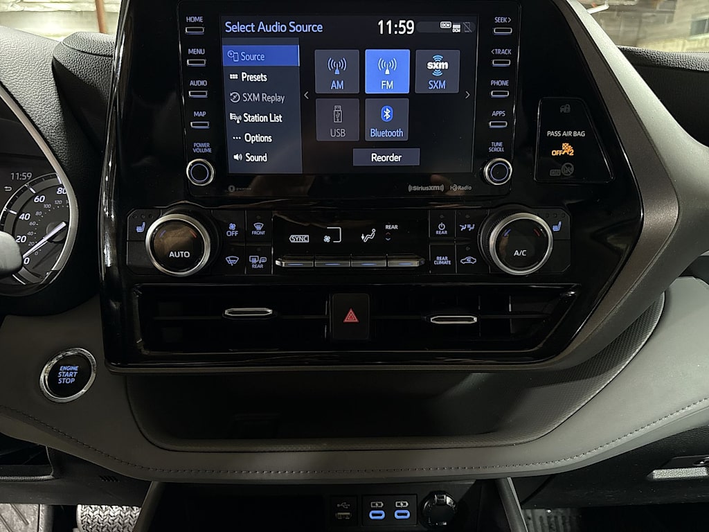 Thumbnail: 2022 Toyota Highlander - 26