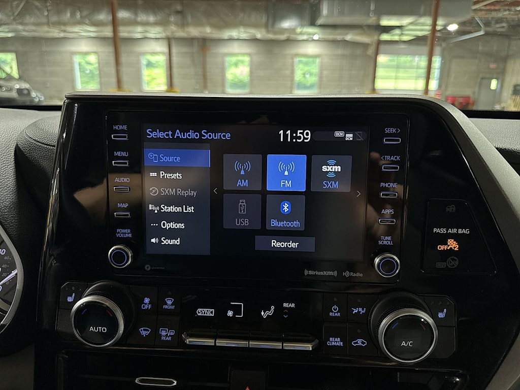 Thumbnail: 2022 Toyota Highlander - 25